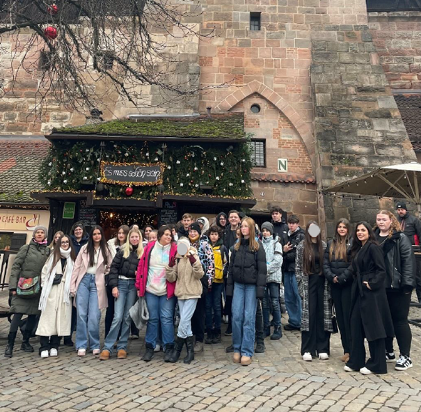 Foto der Schüler am Christkindlmarkt