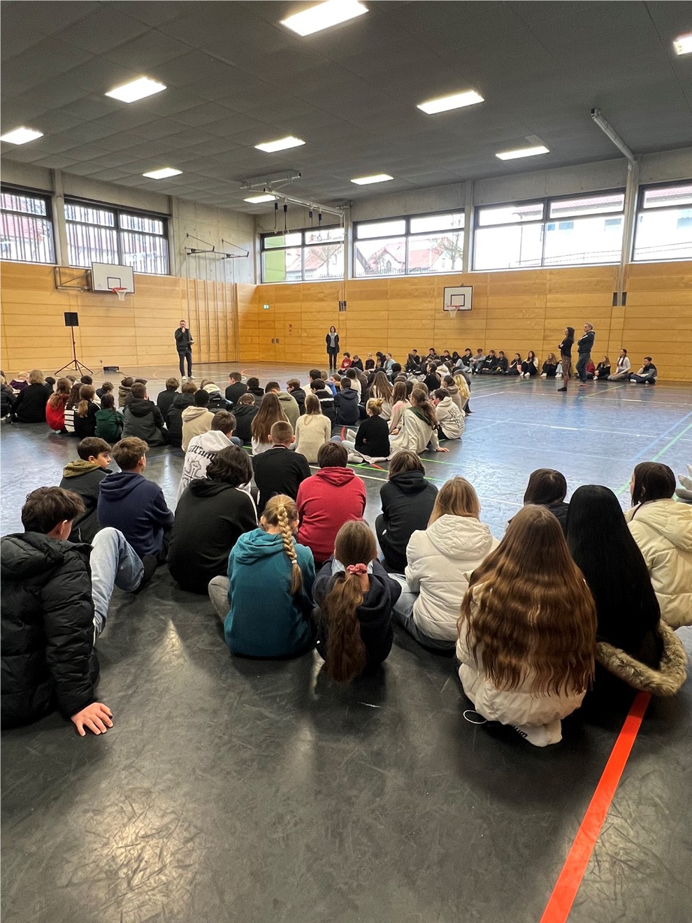 Foto der zuhörenden Schüler